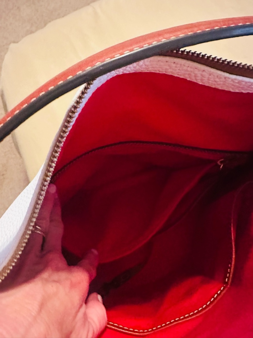 Dooney & Bourke East to West Sac White Leather Shoulder Bag with Brown Trim - Picture 9 of 12